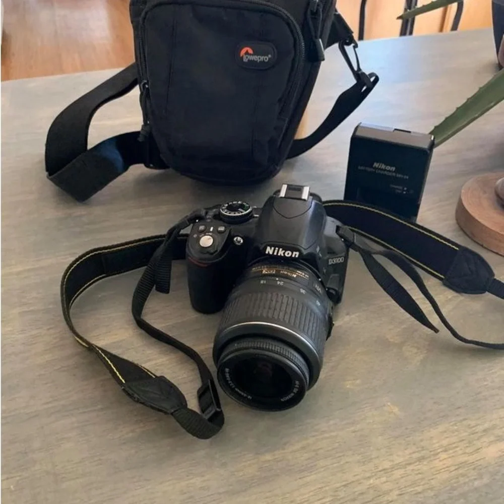 Nikon - D3100 DSLR Camera with 18-55mm VR Lens - Black Bundle